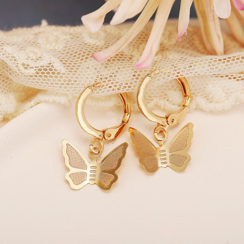 Hot Sale Alloy Gold Butterfly Pendant Earrings Creative Retro Simple Earrings Wholesale Nihaojewelry display picture 3