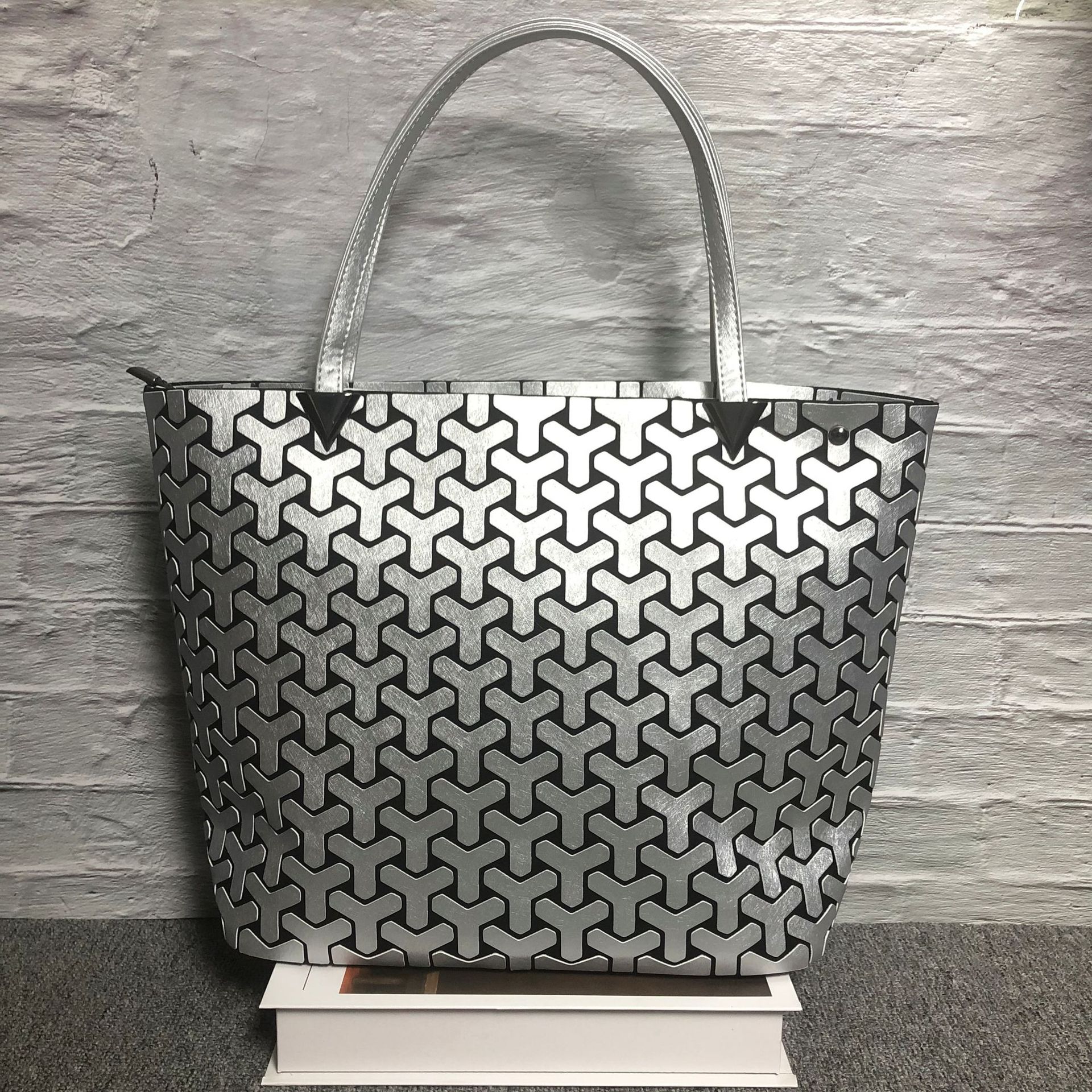 Women's Silk Bucket Bag Geometric Shoulder Handbag For Women_voghion.com