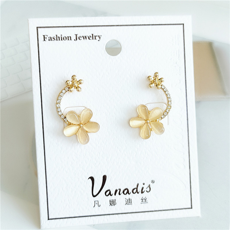 Fashionable Small Flowers Wild Exaggerated Diamond Alloy Earrings display picture 7