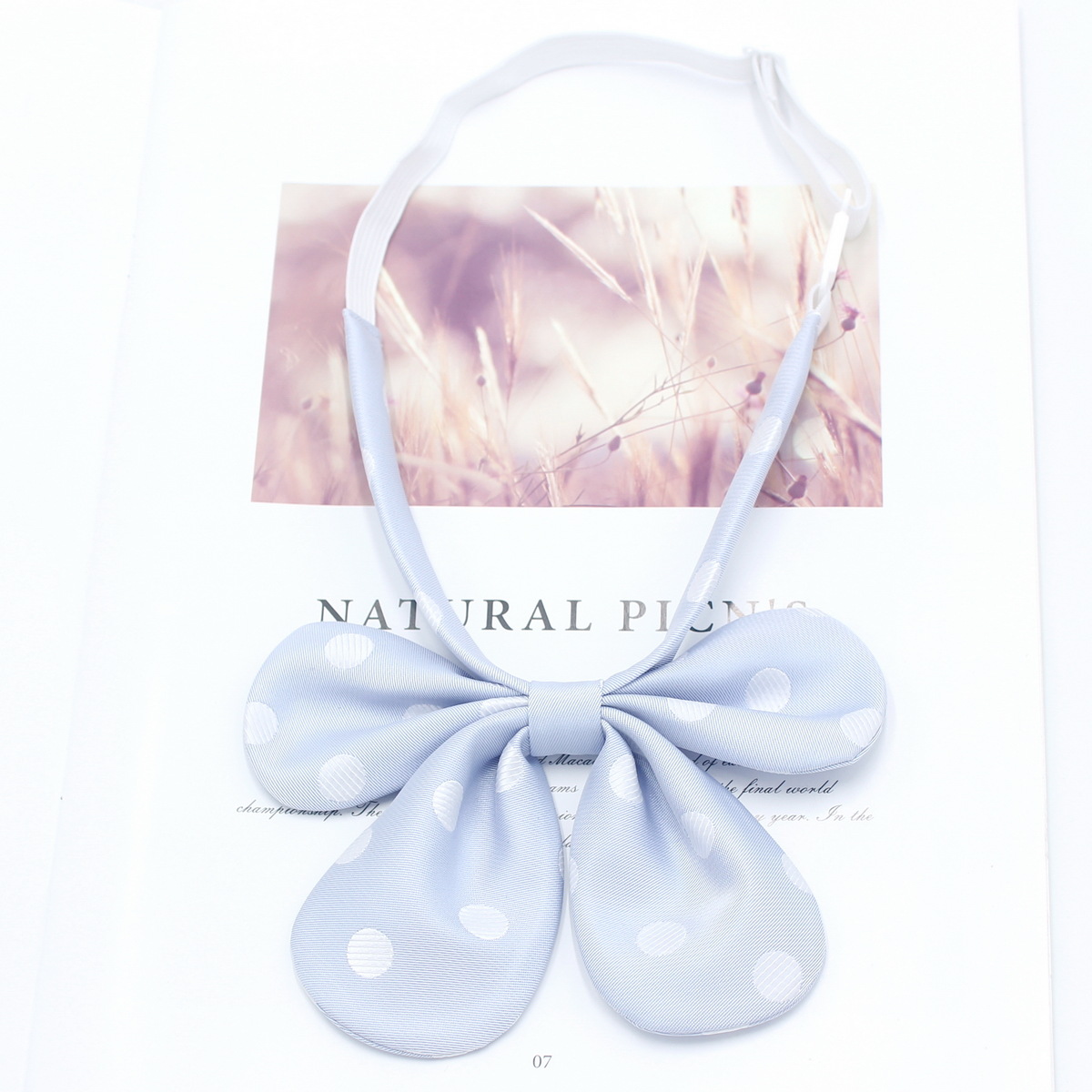 Pluma curvada raíz conejo oreja collar flor pajarita femenina estilo coreano lunares lindo arco JK uniforme pajarita fabricante en stock