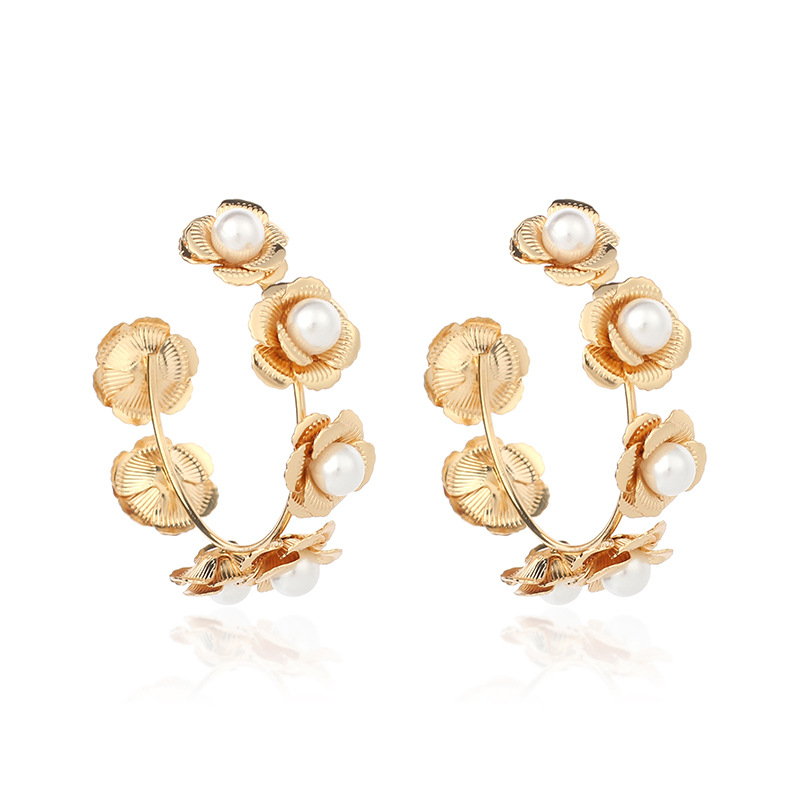 13g Weight Earrings, Ear Studs Classification Wedding, Travel Occasion Metal Material Flower Pattern Women'S Gender Plating Design White, Gold Color Exaggerated Round Wreath Exquisite Pearl Flower Earrings Fashion Metal Earrings Wholesale Nihaojewelry 4