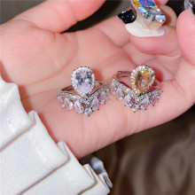 �OӋ�� �18K�׽�����ָ 3.2ct����ˮ�ι����ʹ��ʯ�����{��