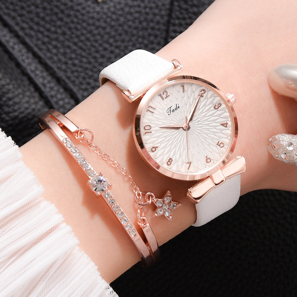 Fashion Belt Quartz Watch Bracelet Set display picture 4