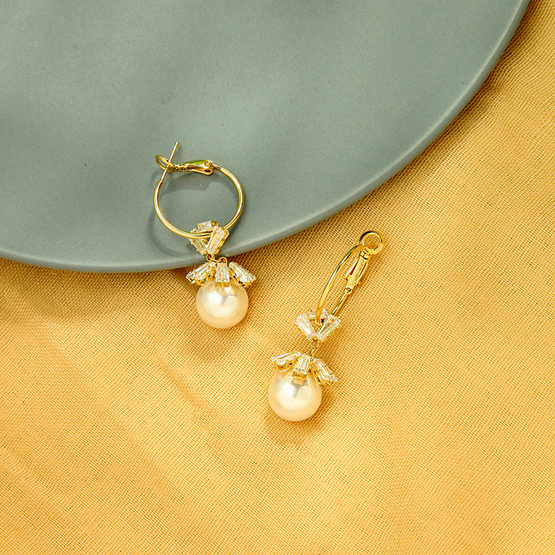 Korean S925 Silver Needle Earrings Creative Flower Earrings Zircon Pearl Earrings Wholesale Nihaojewelry display picture 6