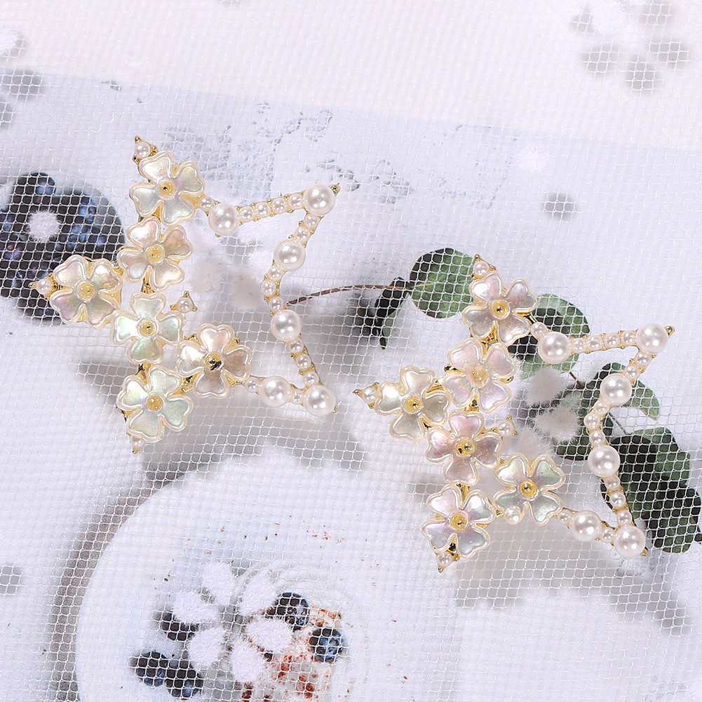 Korea Alloy Inlaid Pearl Fashion Love Five-pointed Star Earrings Wholesale display picture 4