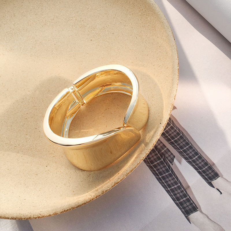 new gold-plated asymmetrical leaf shape unilateral polka dot bracelet