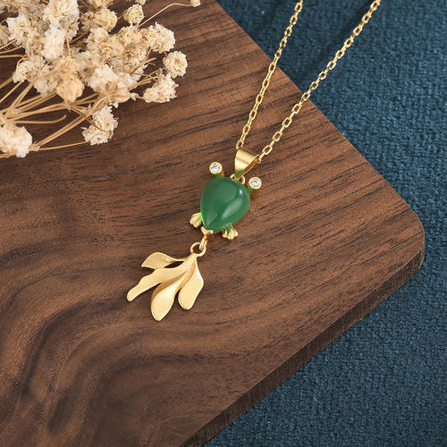 Live supply ethnic style accessories retro sand gold koi fish necklace inlaid with emerald chalcedony necklace