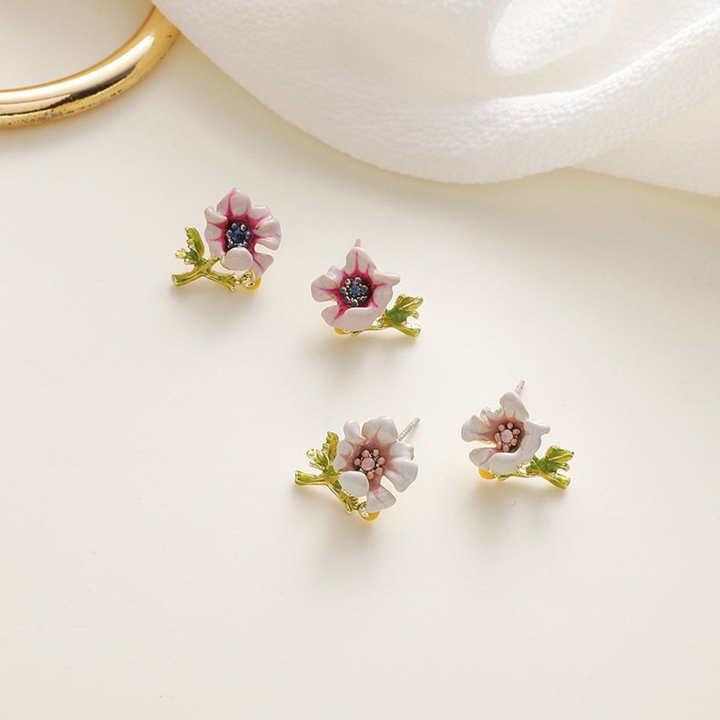 925 Silver Needle Purple Flower Earrings  French Enamel Glaze Daisy Flower  Cute Oil Drop Earrings Nihaojewelry Wholesale display picture 7