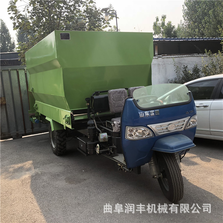 多功能饲草喂料机 投放青草喂养搅拌口 多种各样饲草喂料机