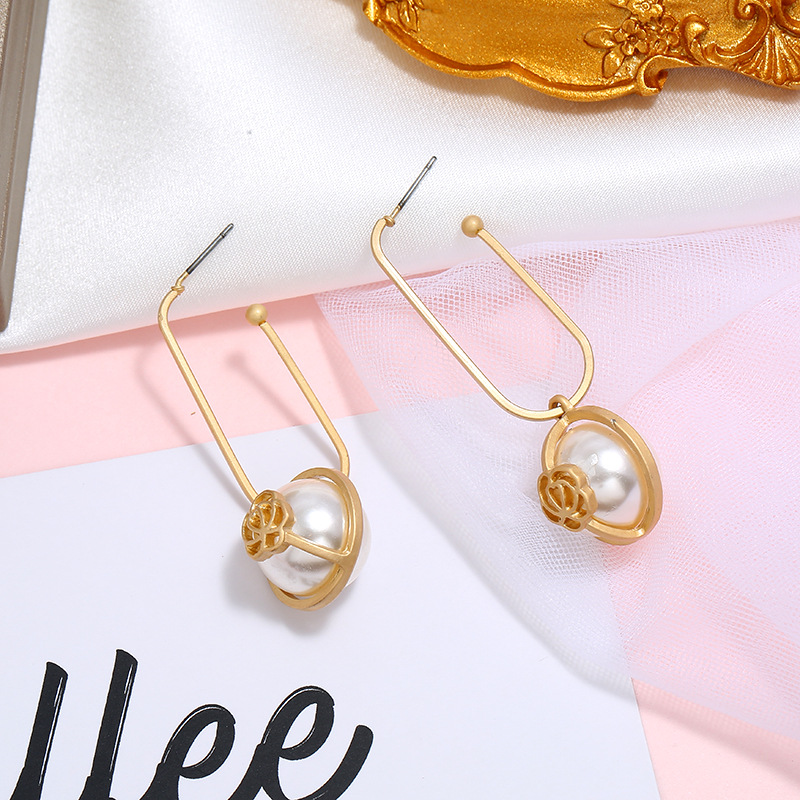 Korea New Creative Simple  Fashion Trend Long Flower Pearl Earrings Wholesale Nihaojewely display picture 5