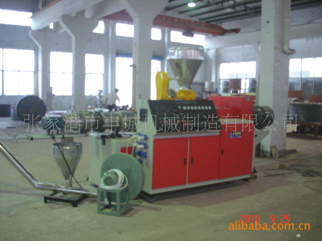 供应 DY-2履带式牵引机 型材履带式牵引机  塑料辅机DY型牵引机