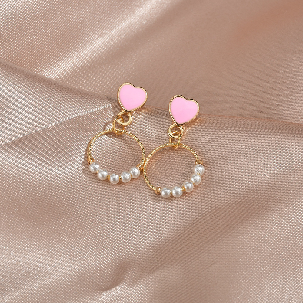 Japanische Und Koreanische Süße Rosa Herzförmige Ohrringe Ins Mädchen Koreanische Einfache Muster Kreis Elegante Perlen Ohrringe Frauen display picture 4