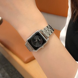 Ԋ�ߵ��¿�sŮ��r�в��P䓱펧С��С�ɚ��|����С���P�ֱ�Ů