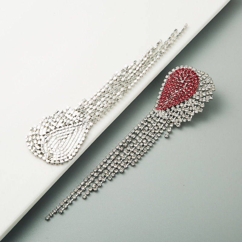 Fashion Heart-shaped Design Alloy Claw Chain Earrings Yiwu Nihaojewelry Wholesale Diamond Long Tassel Earrings Luxury Earrings display picture 7