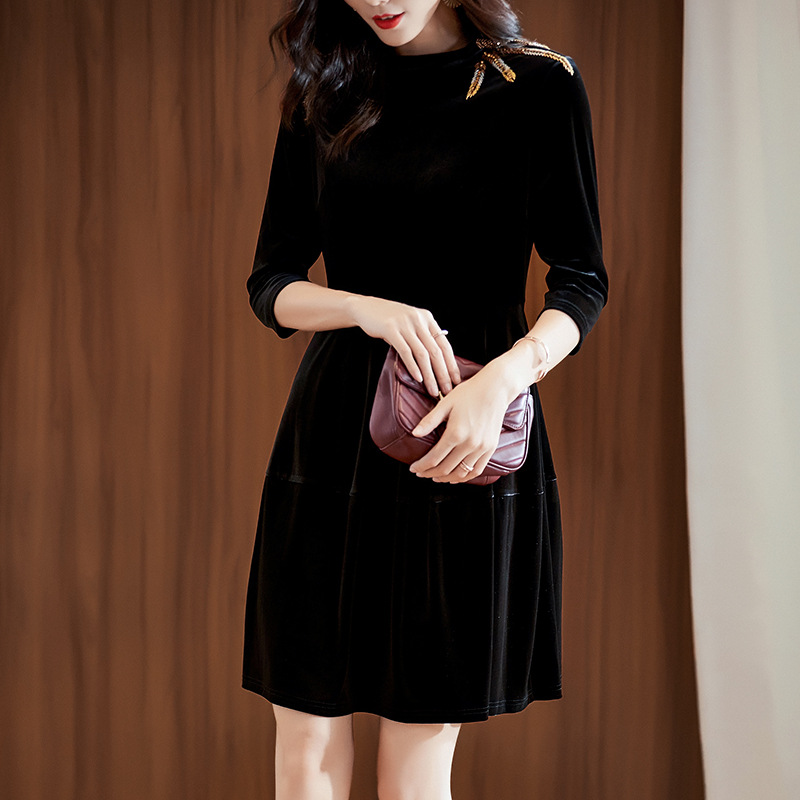 73001 2020秋季新款连衣裙优雅气质订珠纯色收腰显瘦七分袖丝绒裙