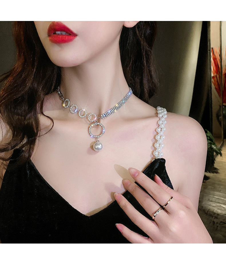 Fashion Big Ring Inlaid Pearl Lock Necklace Bone Chain Wholesale display picture 3