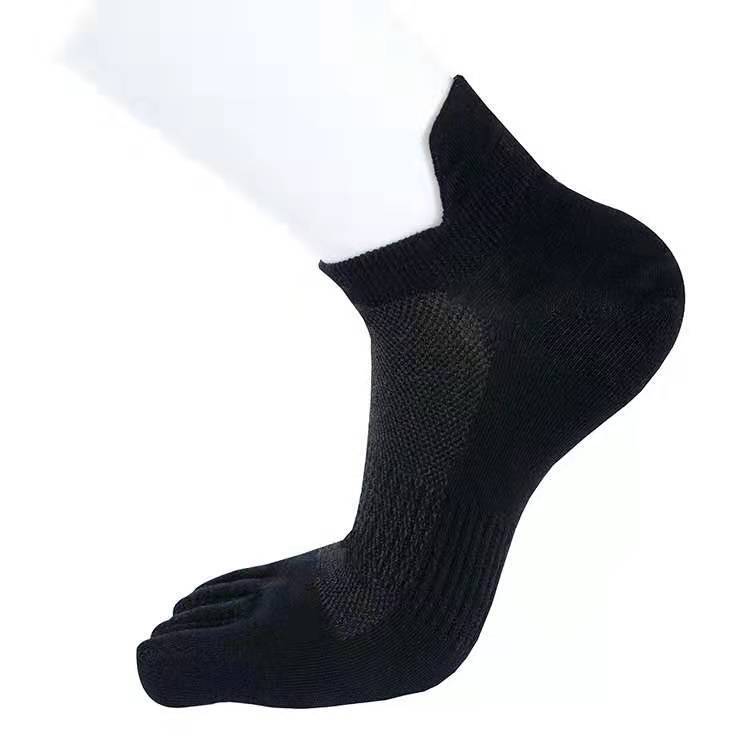 Five -finger male boat socks are pure black