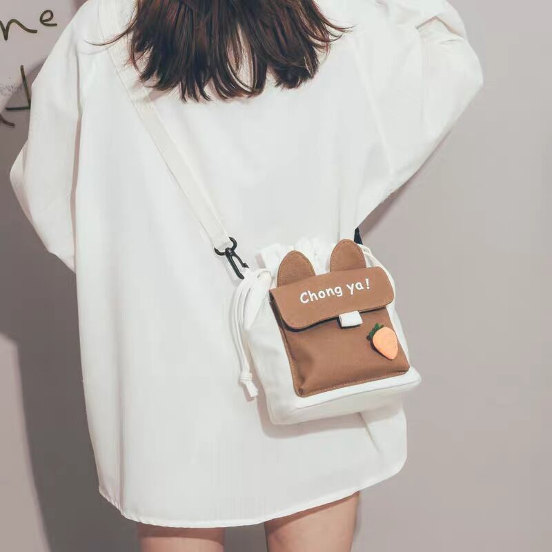 "2020 New style canvas bags for foreign trade, Korean style creative and fashionable shoulder bags, crossbody bags, one-piece consignment. undefined