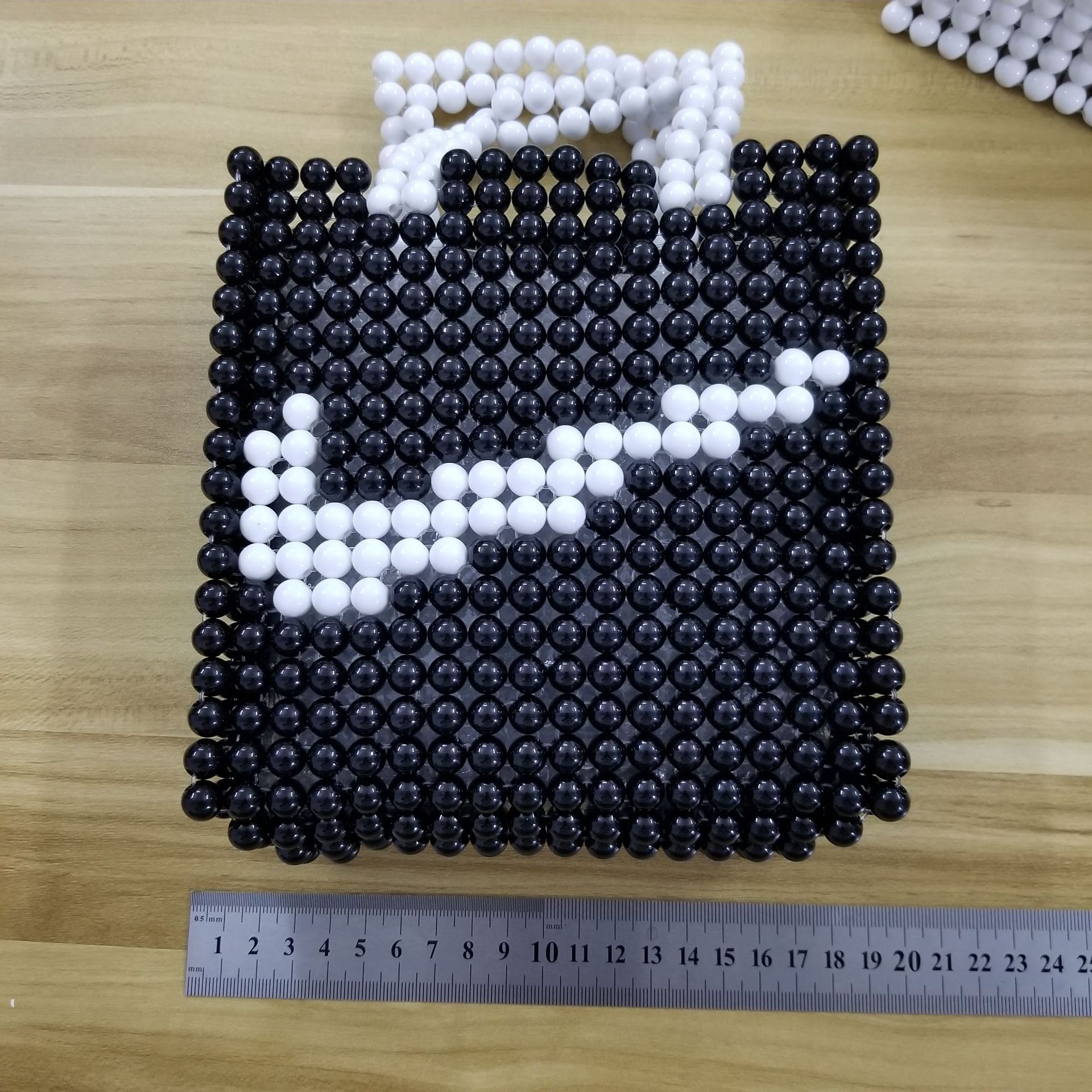 메인 컬러 블랙 소재