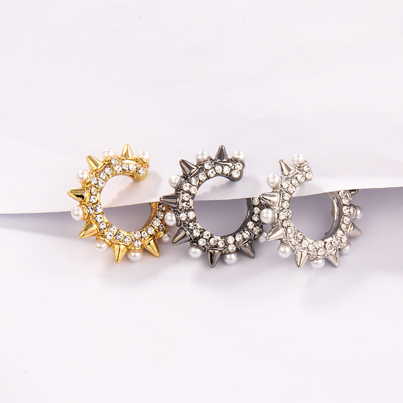 Punk Style Single Small Rivet Pearl Ear Bone Clip display picture 5