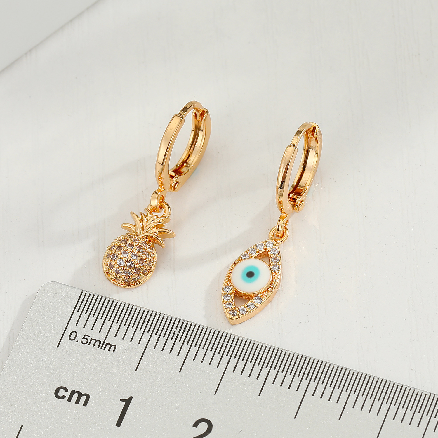 Micro-incrusté Oeil Du Diable Original Ananas Zircon Boucles D&#39;oreilles Diamant En Gros Nihaojewelry display picture 1