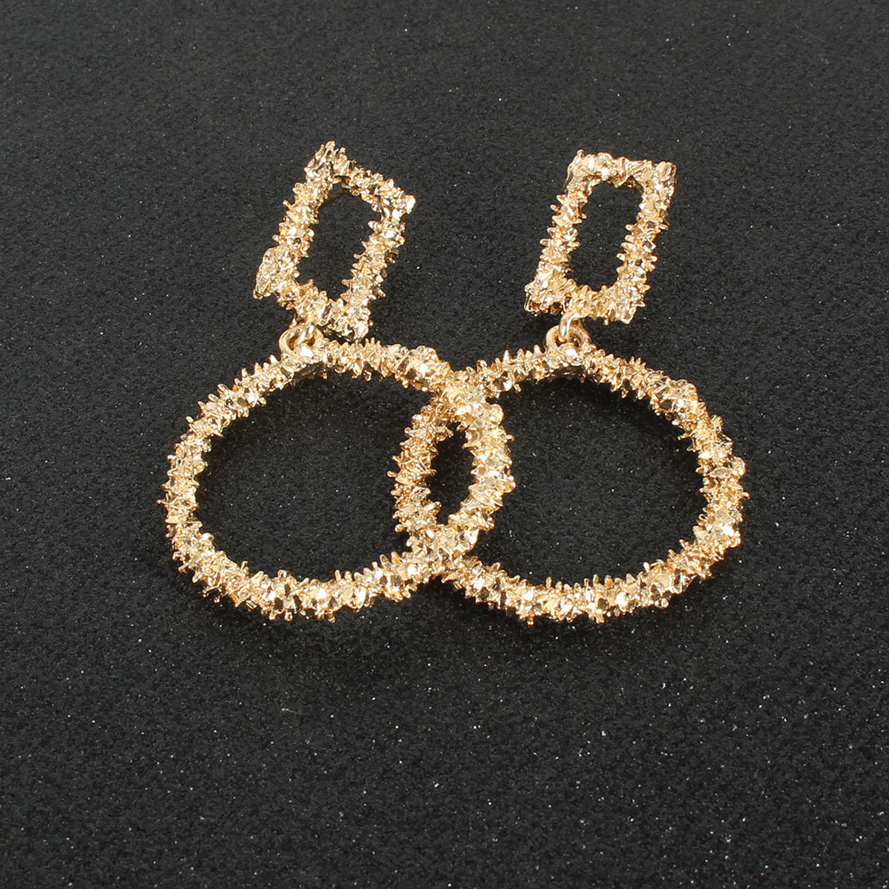 Exaggerated Minimalist Gold Alloy Drop-shaped Earrings Wholesale Nihaojewelry display picture 2