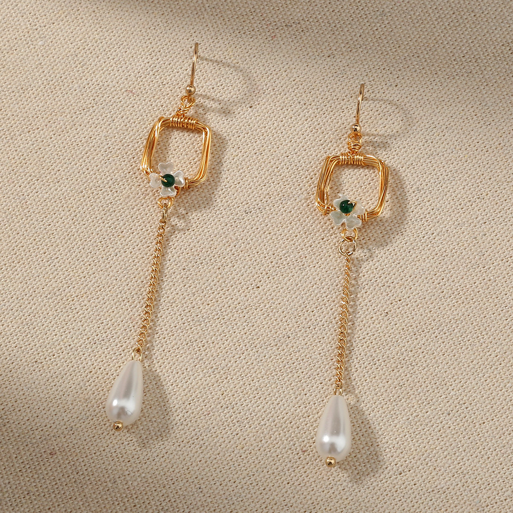 Hot Sale Fashion Retro Long Tassel Simple Wild Pearl Petal Natural Stone Earrings display picture 4