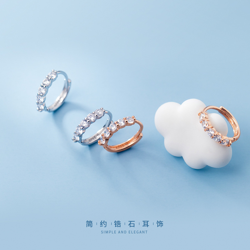 Eloch s925 plata coreana temperamento de diamantes flash pendientes cortos de diamantes femeninos de fila de diamantes simples estudiantes de orejas redondas E9779