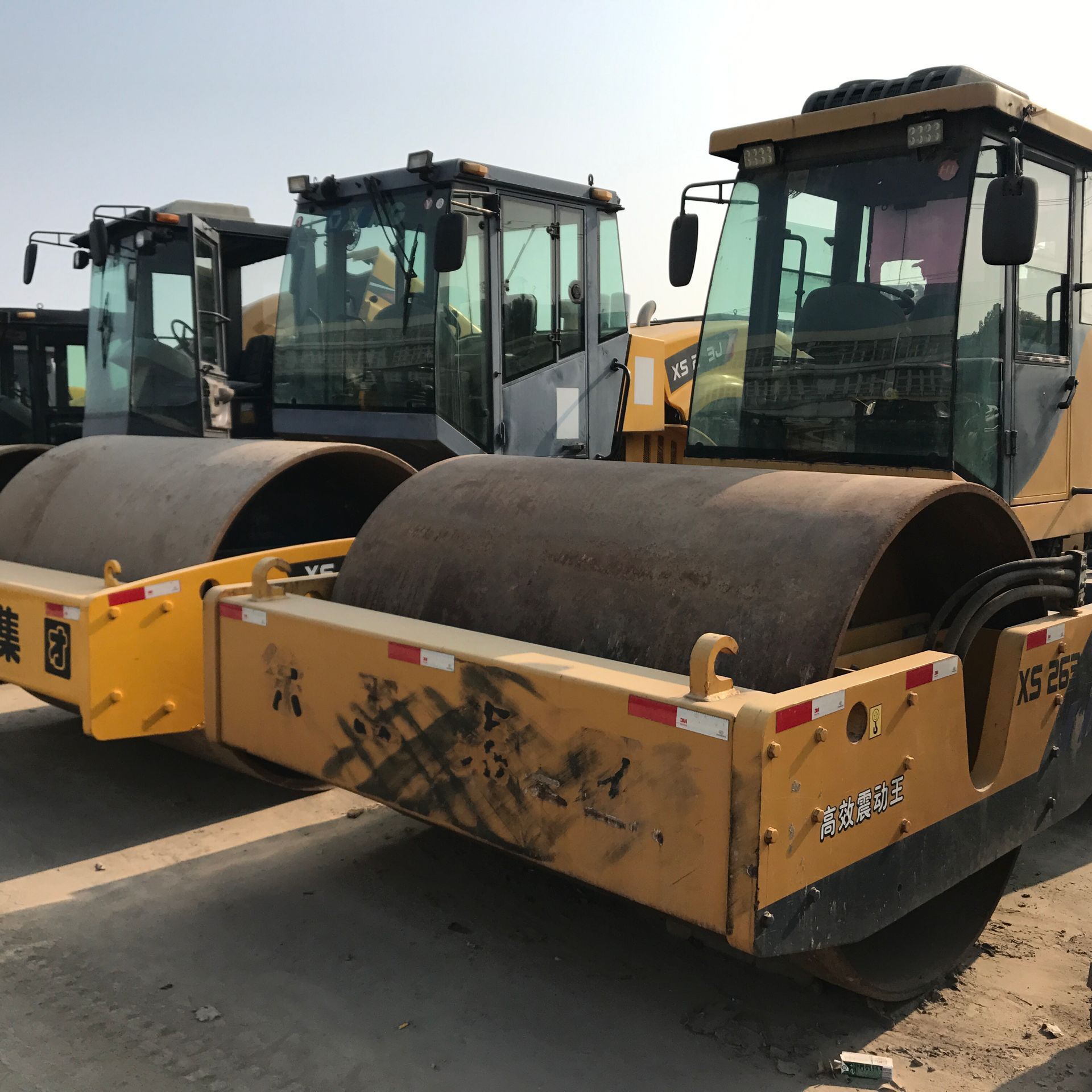 Prueba de carga real 20 toneladas XCMG rodillo de vibración 22 / 26 toneladas noventa por ciento nuevo XS262J