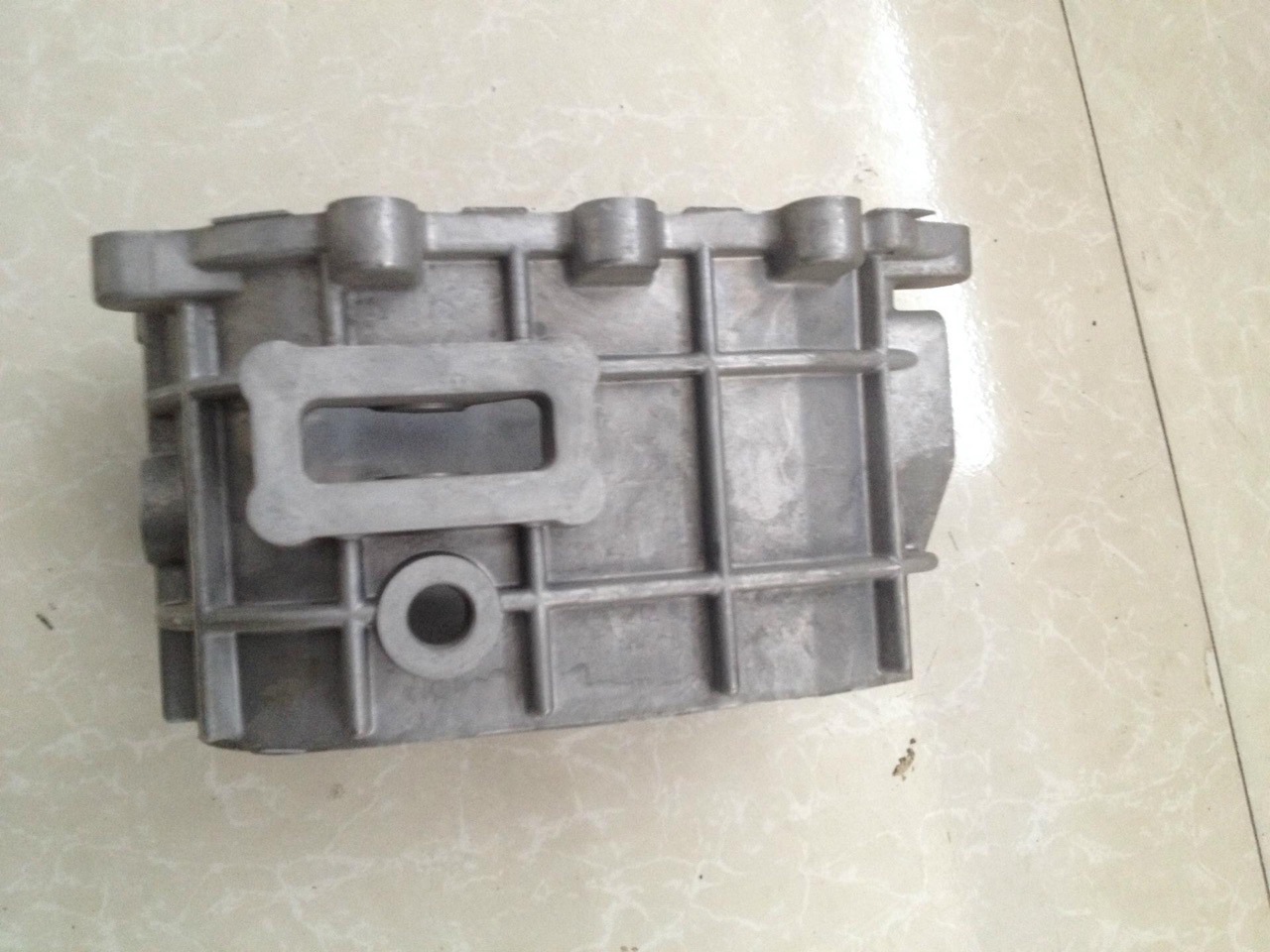 厂家供应高低压铝合金压铸件。13588976800