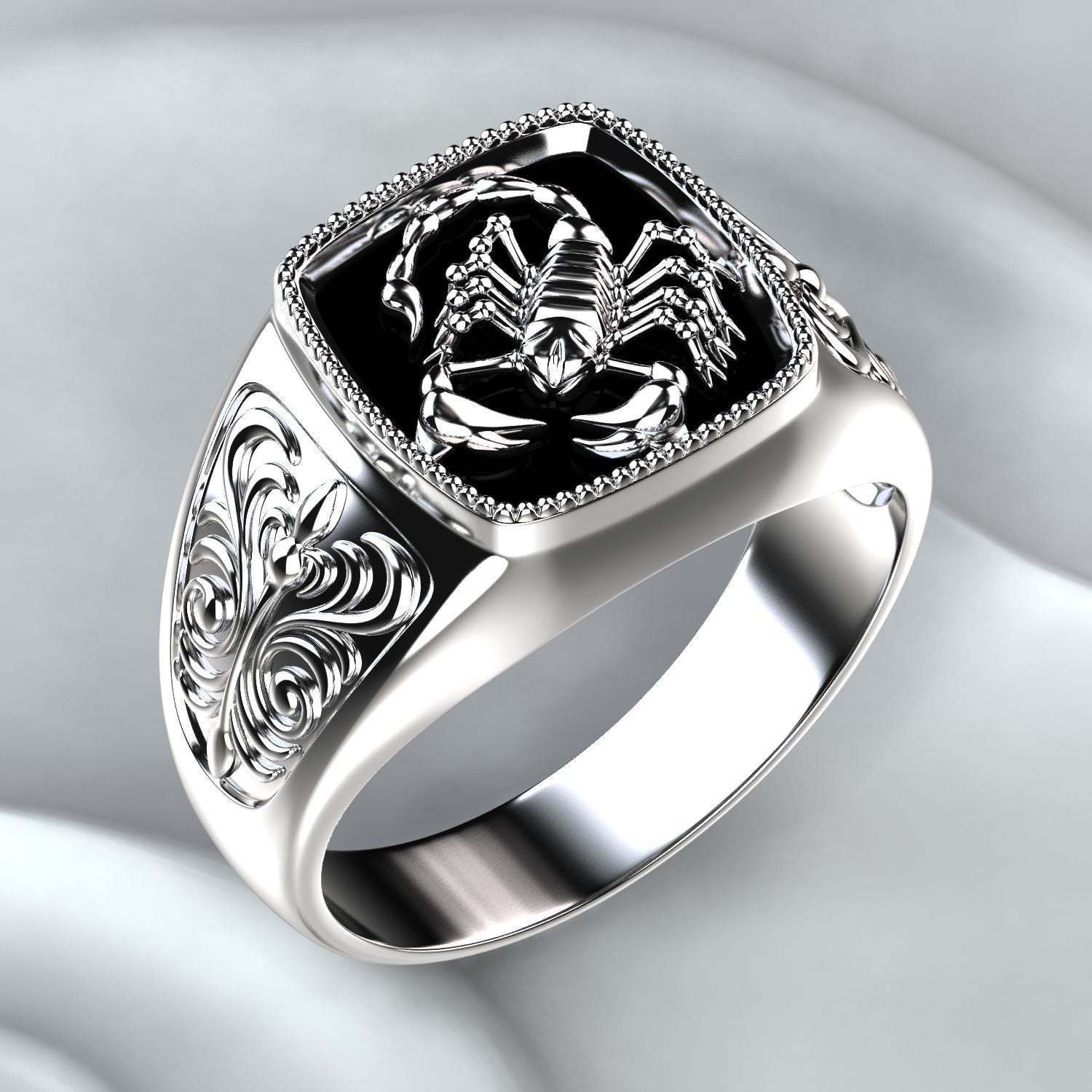 Zhen Rong wish New Creative Scorpio Relief Men's Ring Europe and America 925 Silver Poison Plated Scorpion Memorial Day Ring
