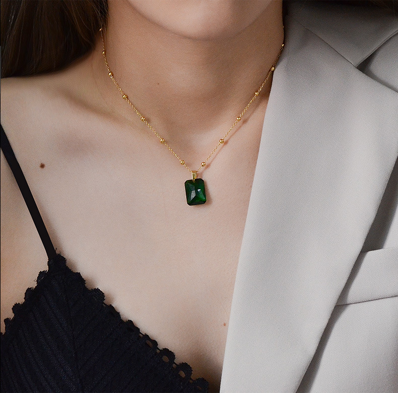 Retro Light Luxury All-match Peacock Emerald Gem Pendant Minimalist Titanium Steel Necklace display picture 15
