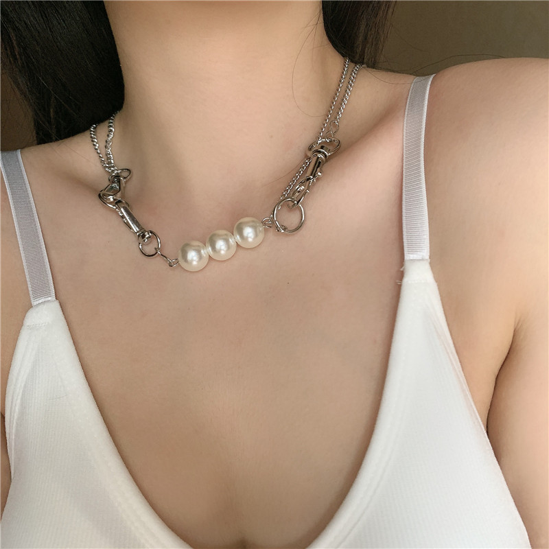 Collar De Cadena De Clavícula De Aleación Corta Con Hebilla De Metal Para Mujer De Moda display picture 1