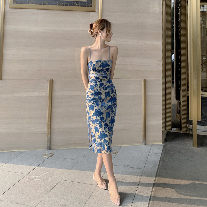 法式度假风裙子性感吊带连衣裙女海南三亚旅游丝绒露背印花开叉裙