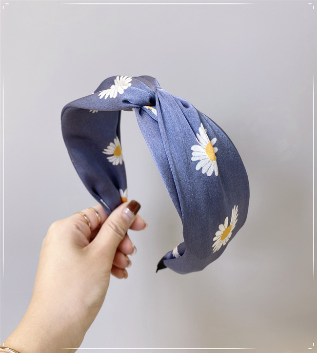 Korea Cute Hair Band Small Daisy Flowers Wide-sided Hook Cross Headband Nihaojewelry Wholesale display picture 4