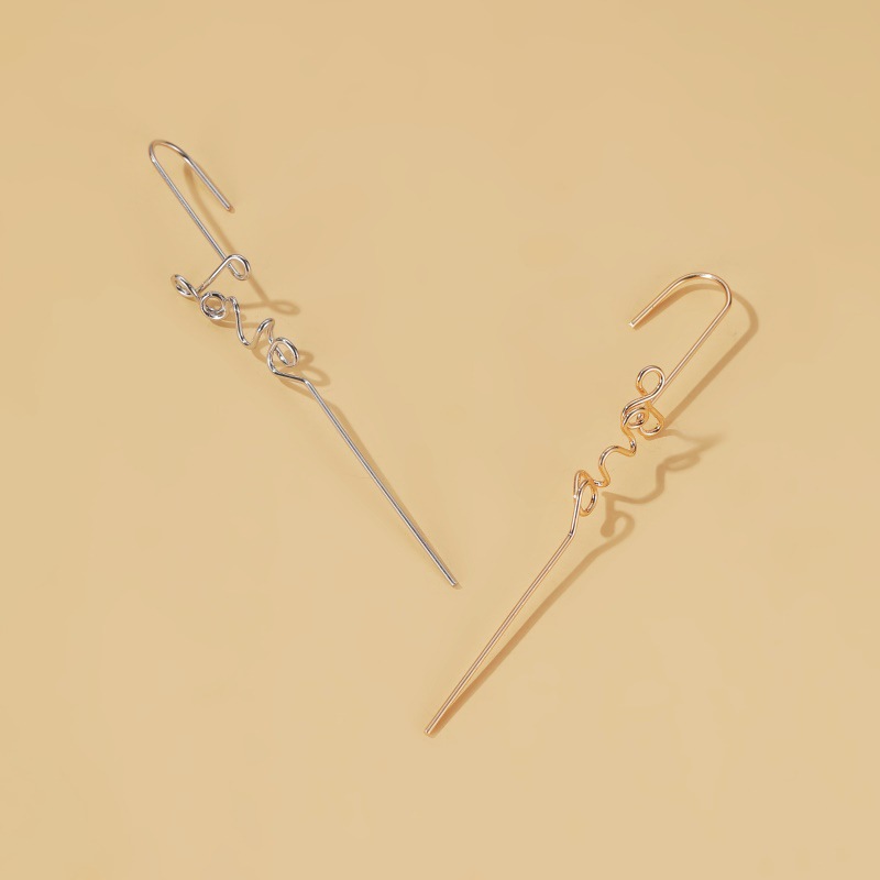 Nouvelles Boucles D&#39;oreilles Rue Mode Hommes Et Femmes Boucles D&#39;oreilles Percées Personnalité Simple Lettre D&#39;amour Clips D&#39;oreille En Gros Nihaojewelry display picture 3