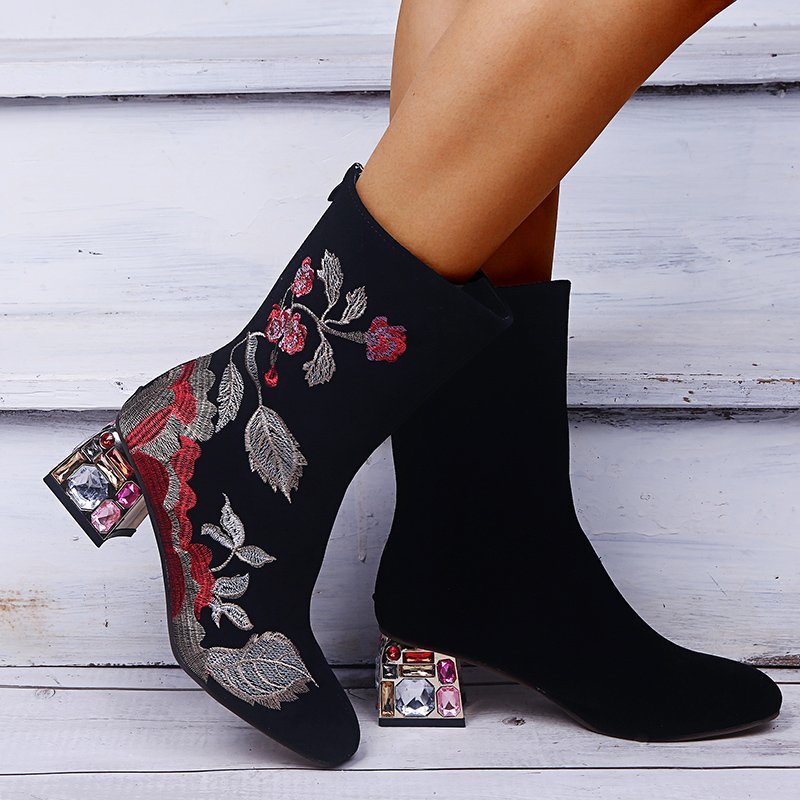 Spring 2020 new European and American fashion thick heel embroidered boots