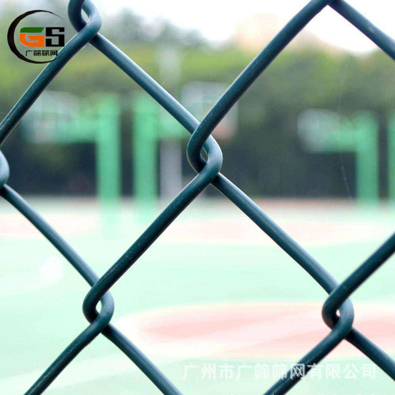 篮球场操场围栏铁丝网 勾花包塑围网 体育场运动场隔离护栏网