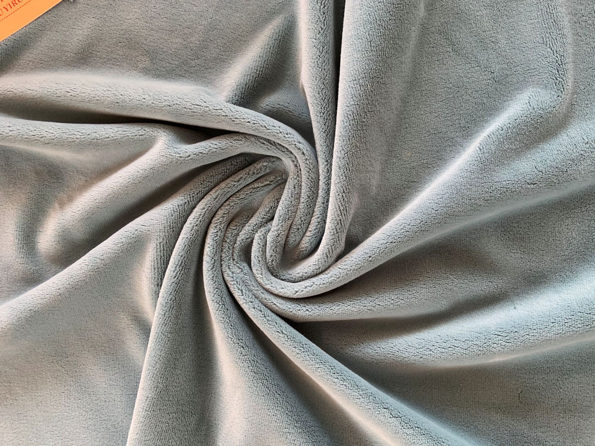 厂 家 生 产 超柔单面牛奶绒全涤超柔经编舒适型面料