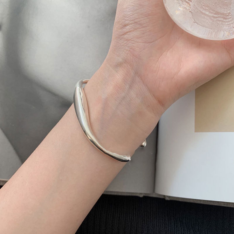 Solid Color Pattern Women's Gender Polishing Design Simple Style Solid Color Silver Plated Bangles Wholesale