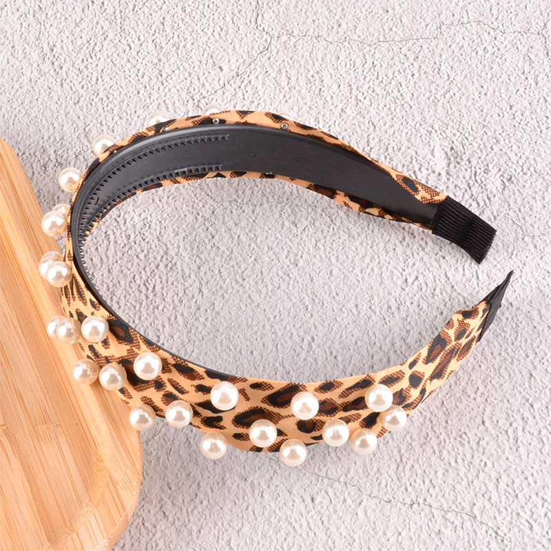 Fashion New French Retro Pearl Headband display picture 3