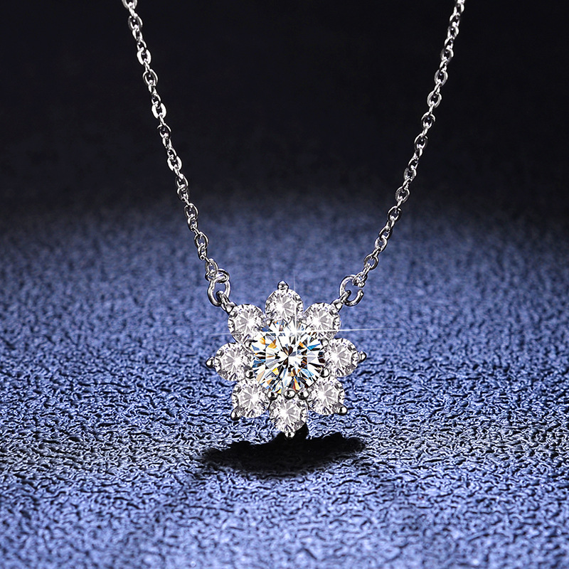 Simple Style Flower Sterling Silver Inlay Moissanite Zircon Pendant Necklace display picture 1