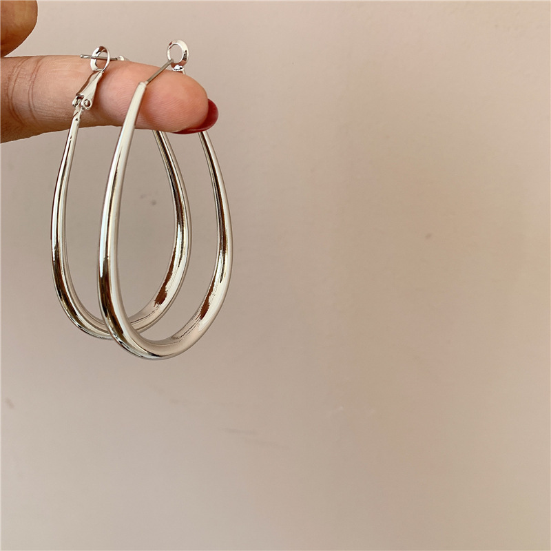 Korean Metal Simple Exaggerated Oval Drop Earrings display picture 6