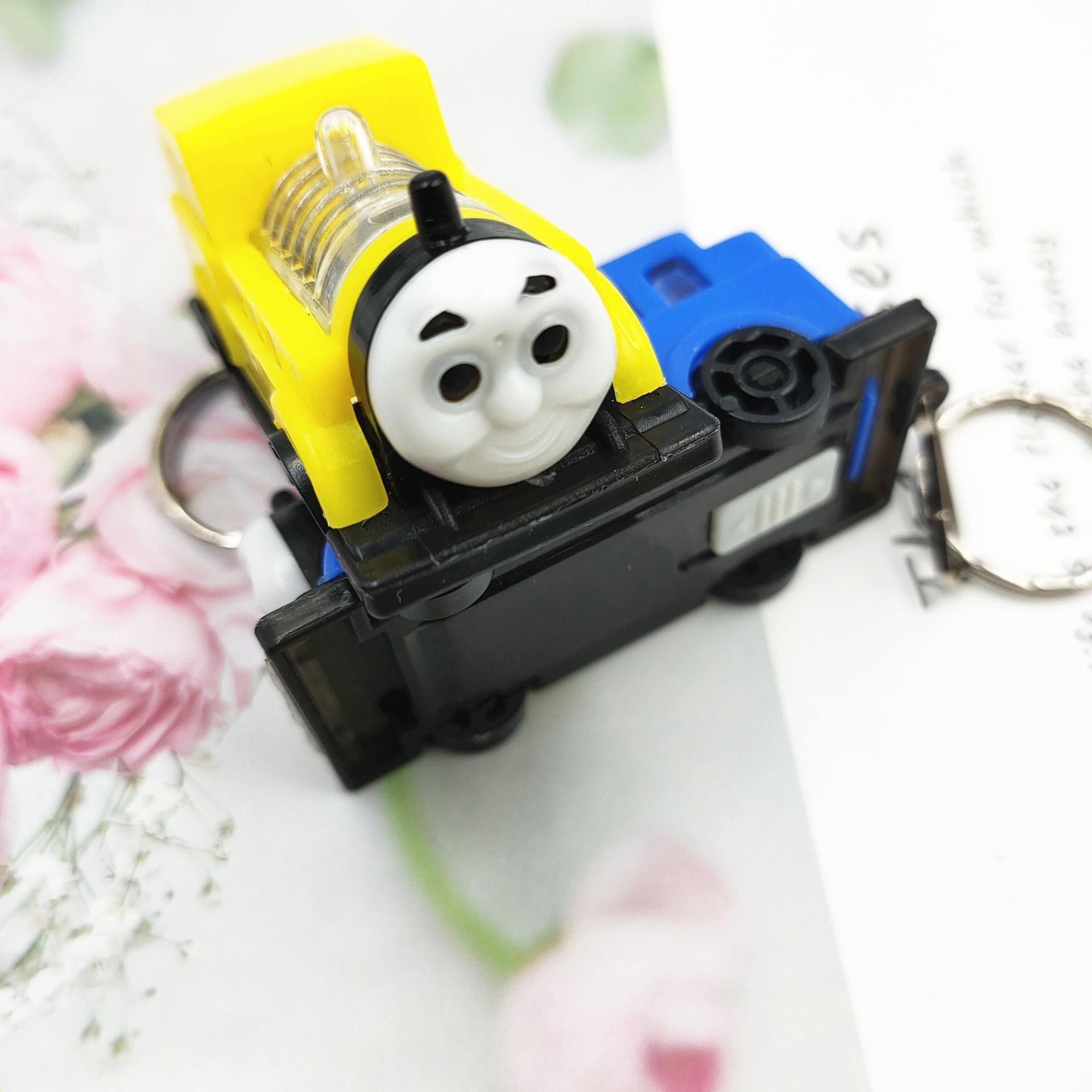 Transfronterizo luminoso de dibujos animados tren Thomas llavero bolsa colgante de los niños luminoso de juguete pequeño regalo
