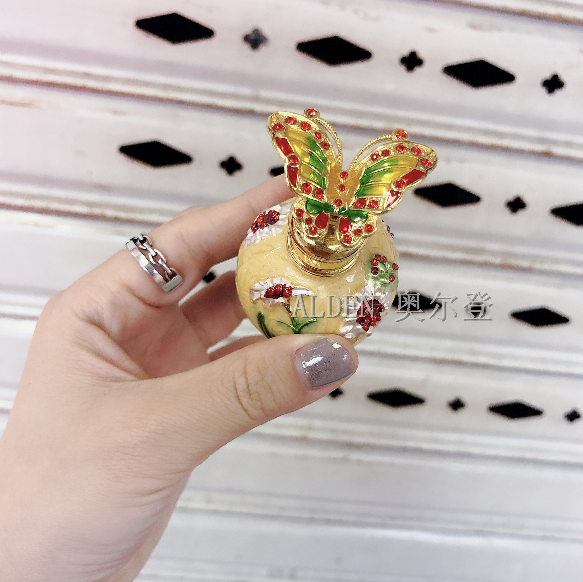 12ML Golden Butterfly Metal Perfume Essential Oil round bottle, multi-color tattoo colorant glass perfume bottle, direct sales in stock detail image 4