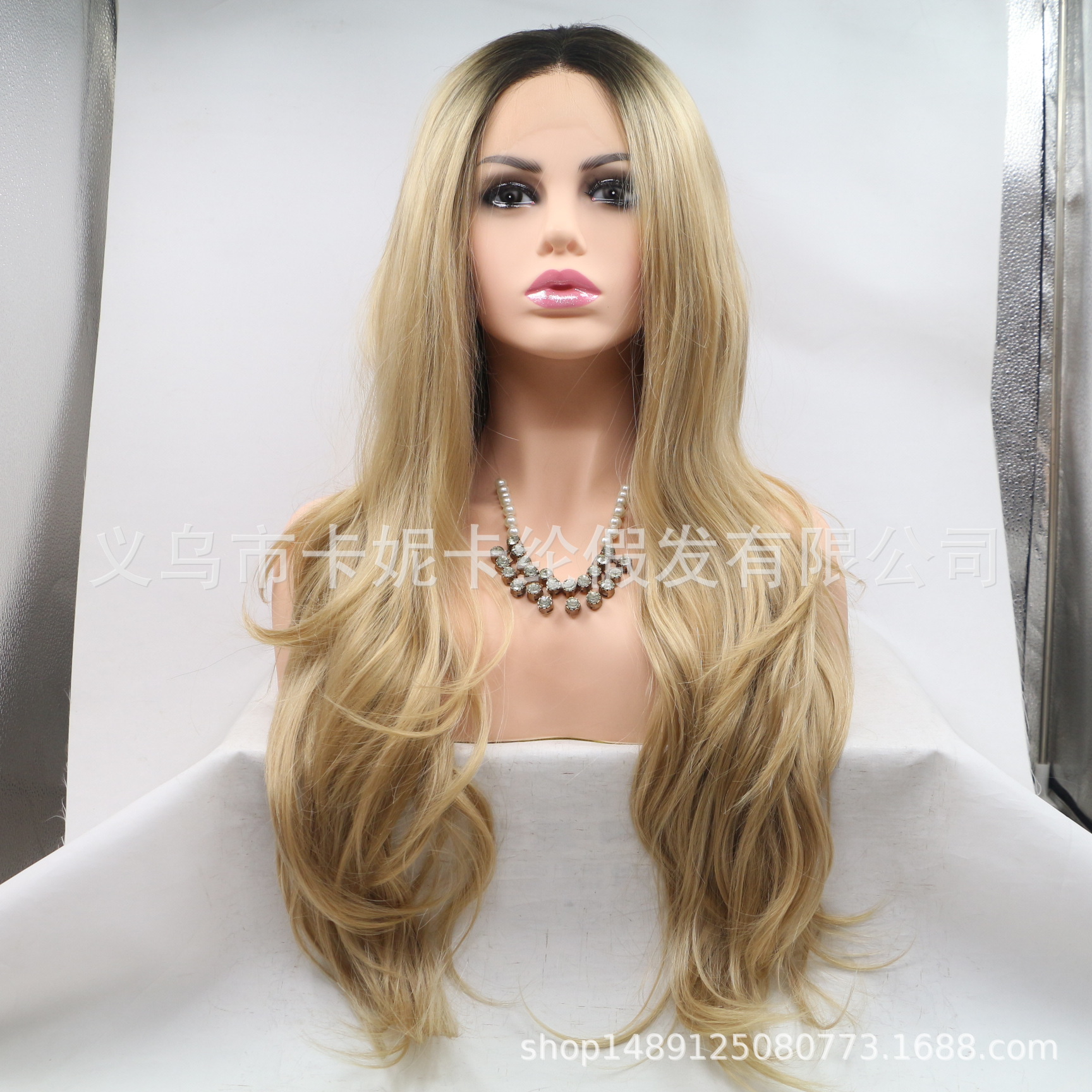 Europa y América de moda cabello largo rizado fibra química pelucón de cabello de mujer al por mayor encaje de cabello