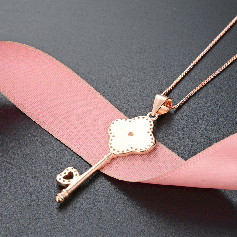 Japonés y coreano s925 Collar de plata simple Otoño e Invierno colgante clave de la moda de las mujeres del todo-fósforo aceite goteo joyería de una sola pieza de entrega