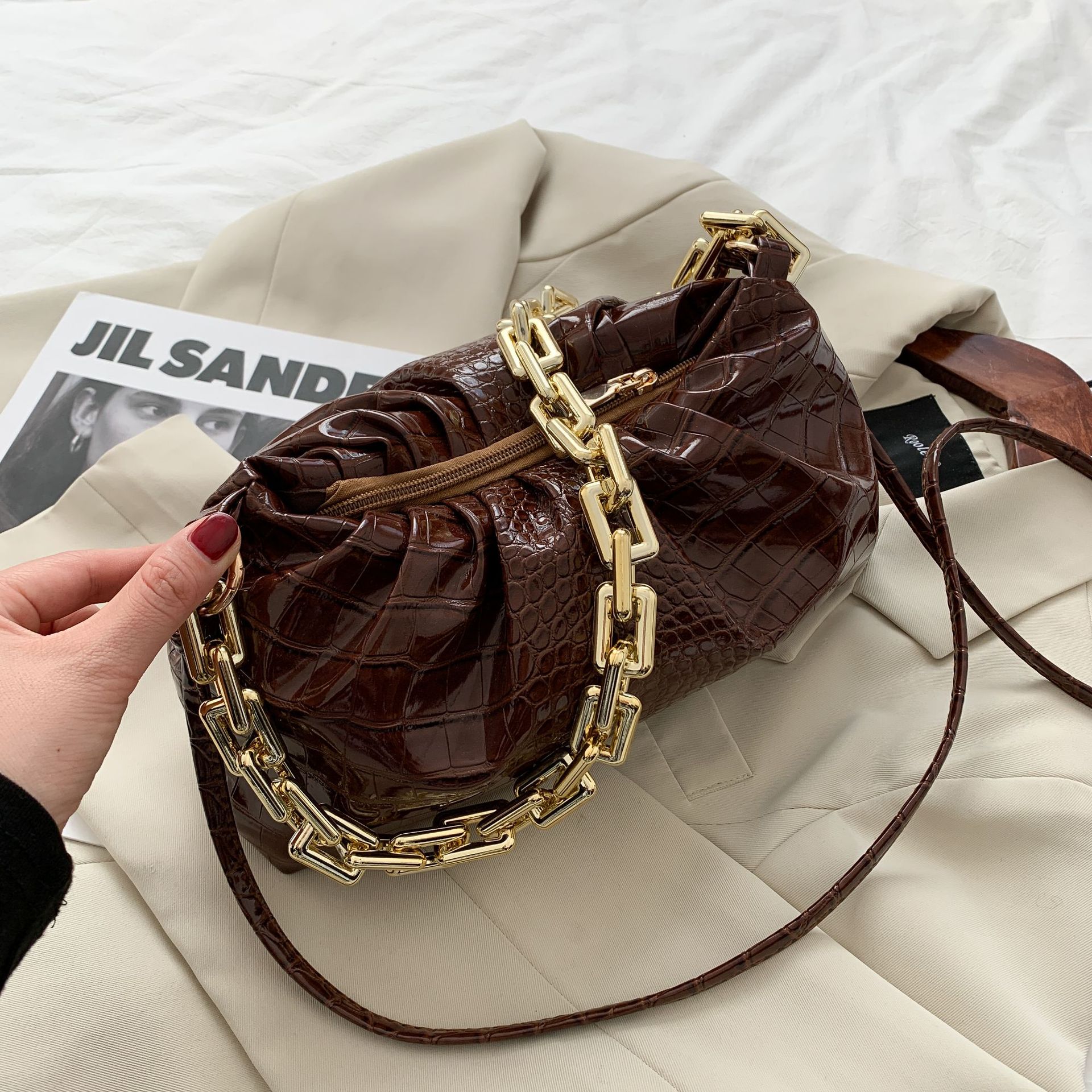 褶皱女包bags2020夏季韩版时尚百搭鳄鱼纹漆皮腋下包亚克力链条包