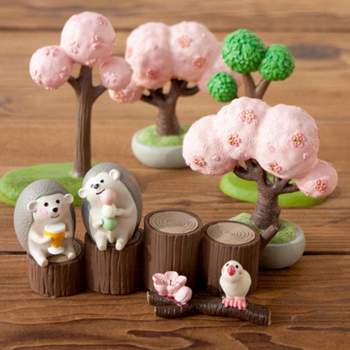 Japanese groceries Sakura tree girl heart doll house micro landscape shooting scene props decoration gifts resin ornaments