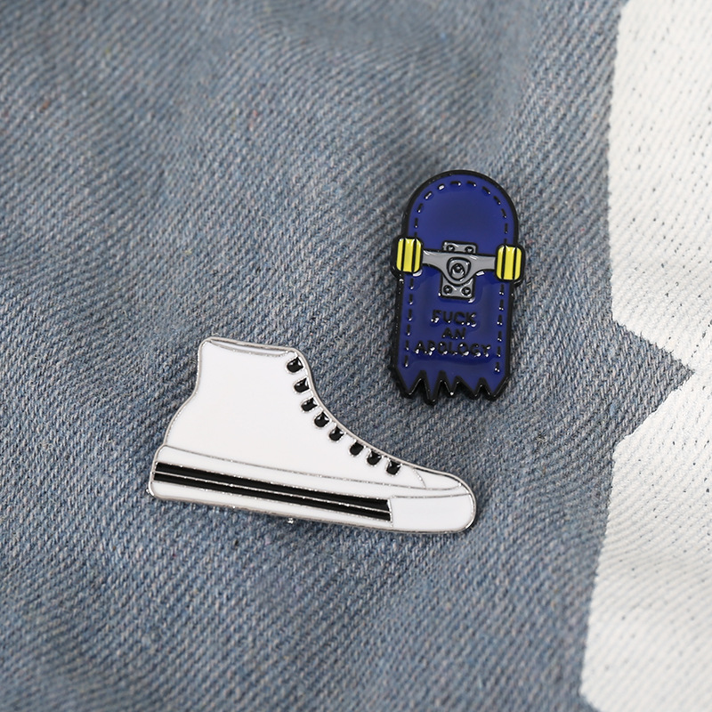 Fashion Creative Skateboard Blue White Paper-cutting Knife Dripping Oil Brooch display picture 1